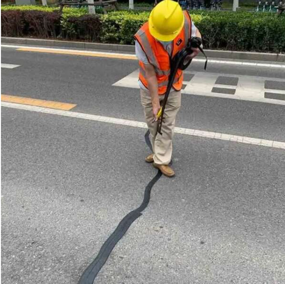 Bandă autoadezivă de asfalt, din bitum, 20 metri