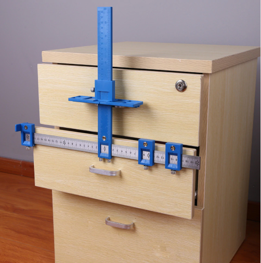 Sablon gradat pt. orificii si marcare la manere/butoni de mobila