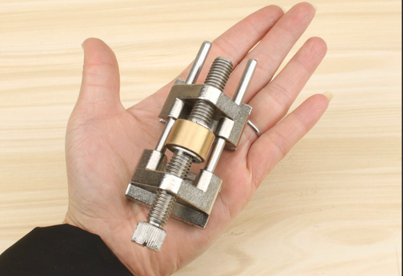 Ghidaj pt. ascutit dalti, rindele, cutite pe piatra, cu rulment (rola otel sau alama)