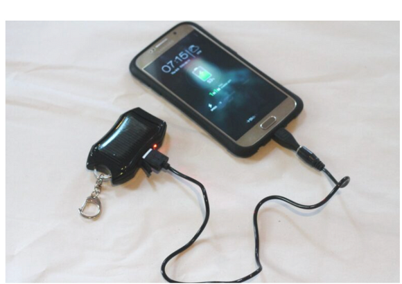 Mini powerbank, baterie externa mica 1200 mAh cu incarcare solara si lanterna, tip breloc
